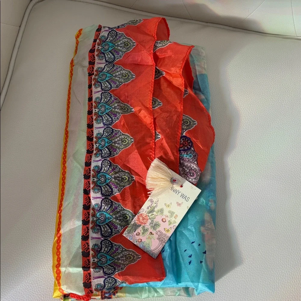 JOHNNY WAS SCARF 💯 SILK Vibrant Floral scarf. Brand New, Measurements: 44" x 44" - Picture 5 of 11